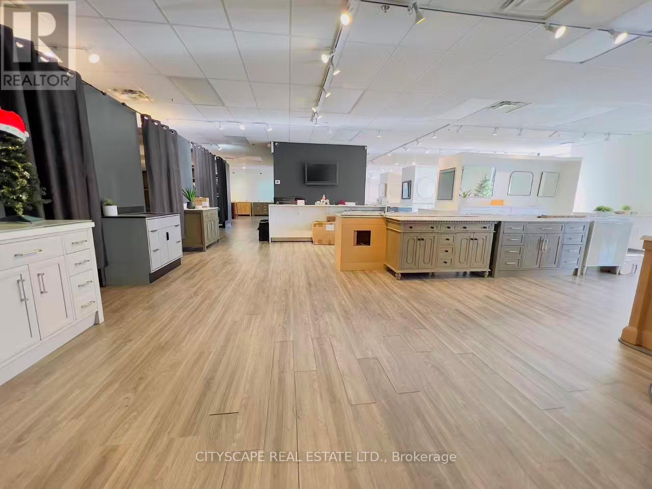 102 - 100 Steelcase Road E Property Photo 2