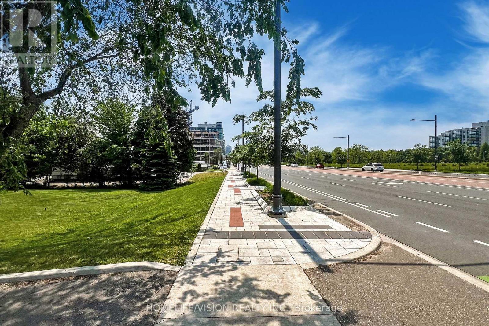 4 - 9901 Yonge Street Property Photo 6