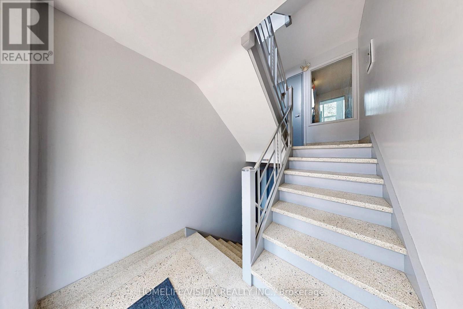 4 - 9901 Yonge Street Property Photo 7
