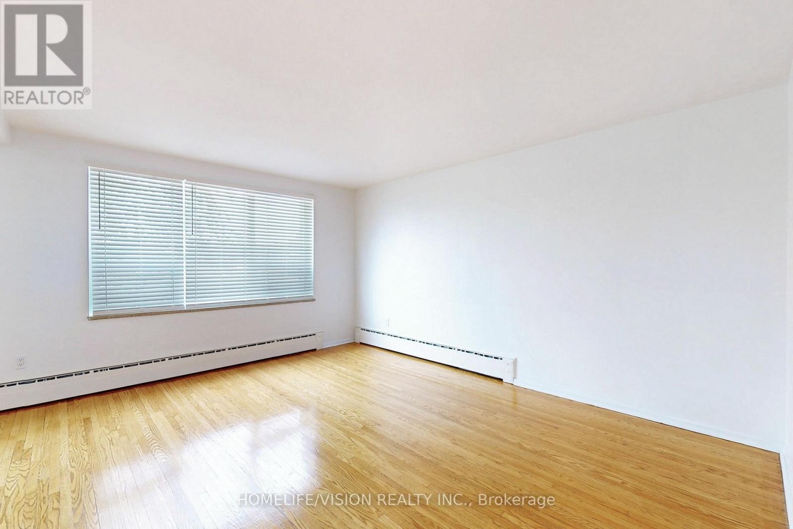 4 - 9901 Yonge Street Property Photo 8