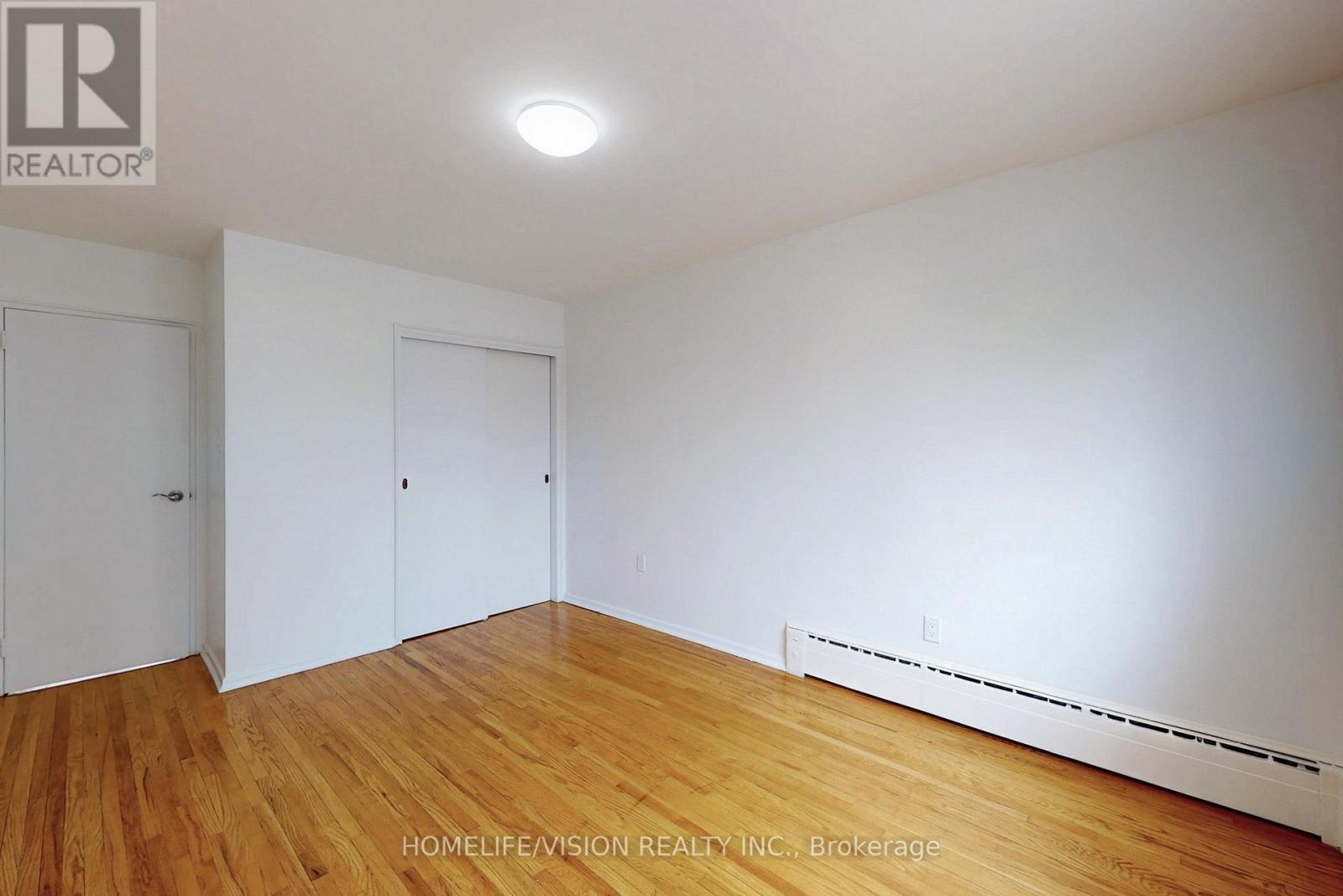4 - 9901 Yonge Street Property Photo 27