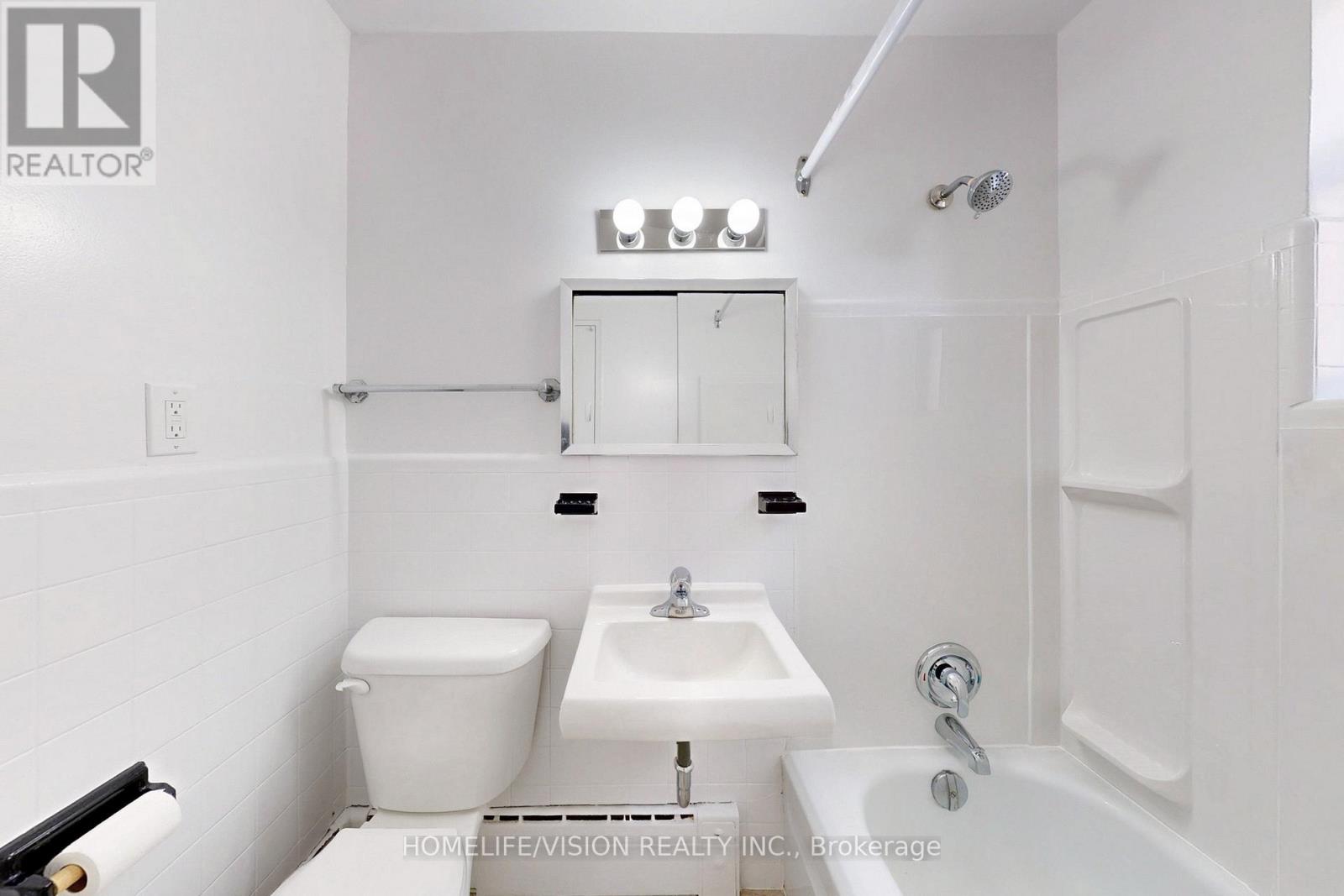 4 - 9901 Yonge Street Property Photo 29