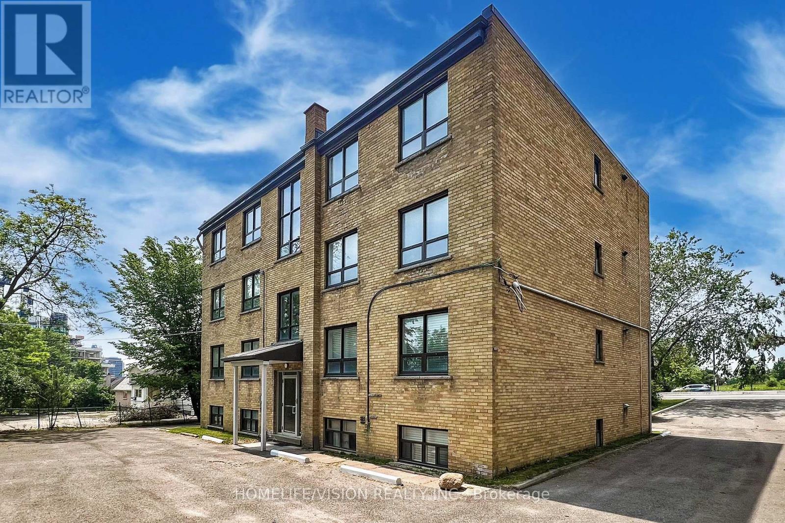 4 - 9901 Yonge Street Property Photo 34