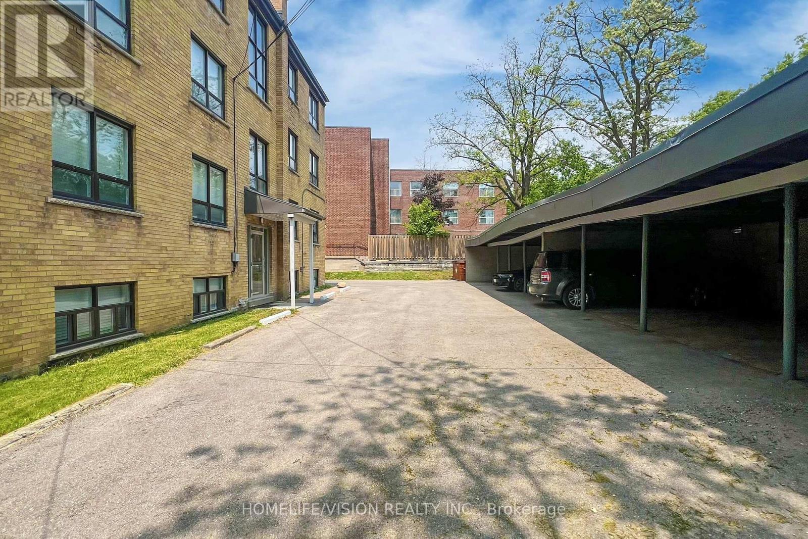 4 - 9901 Yonge Street Property Photo 35