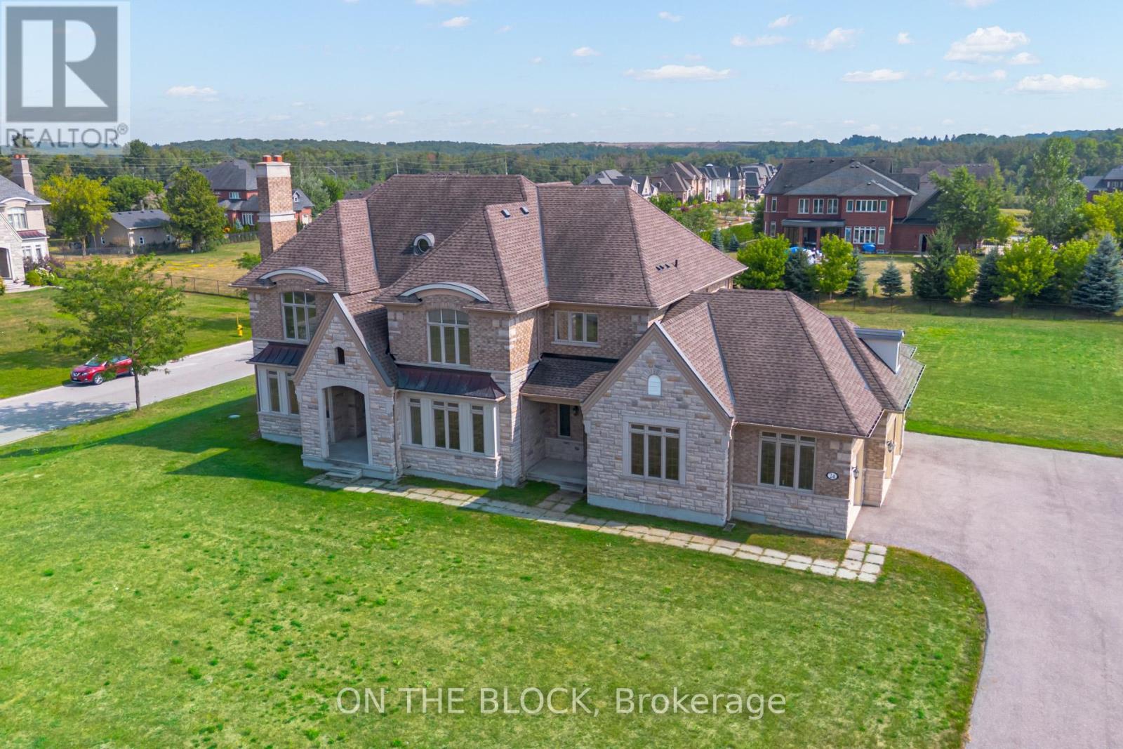 24 Whitewood Drive Property Photo 1