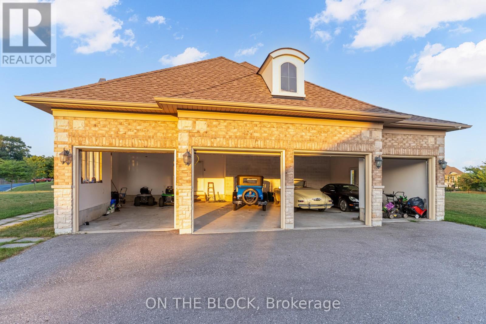24 Whitewood Drive Property Photo 3