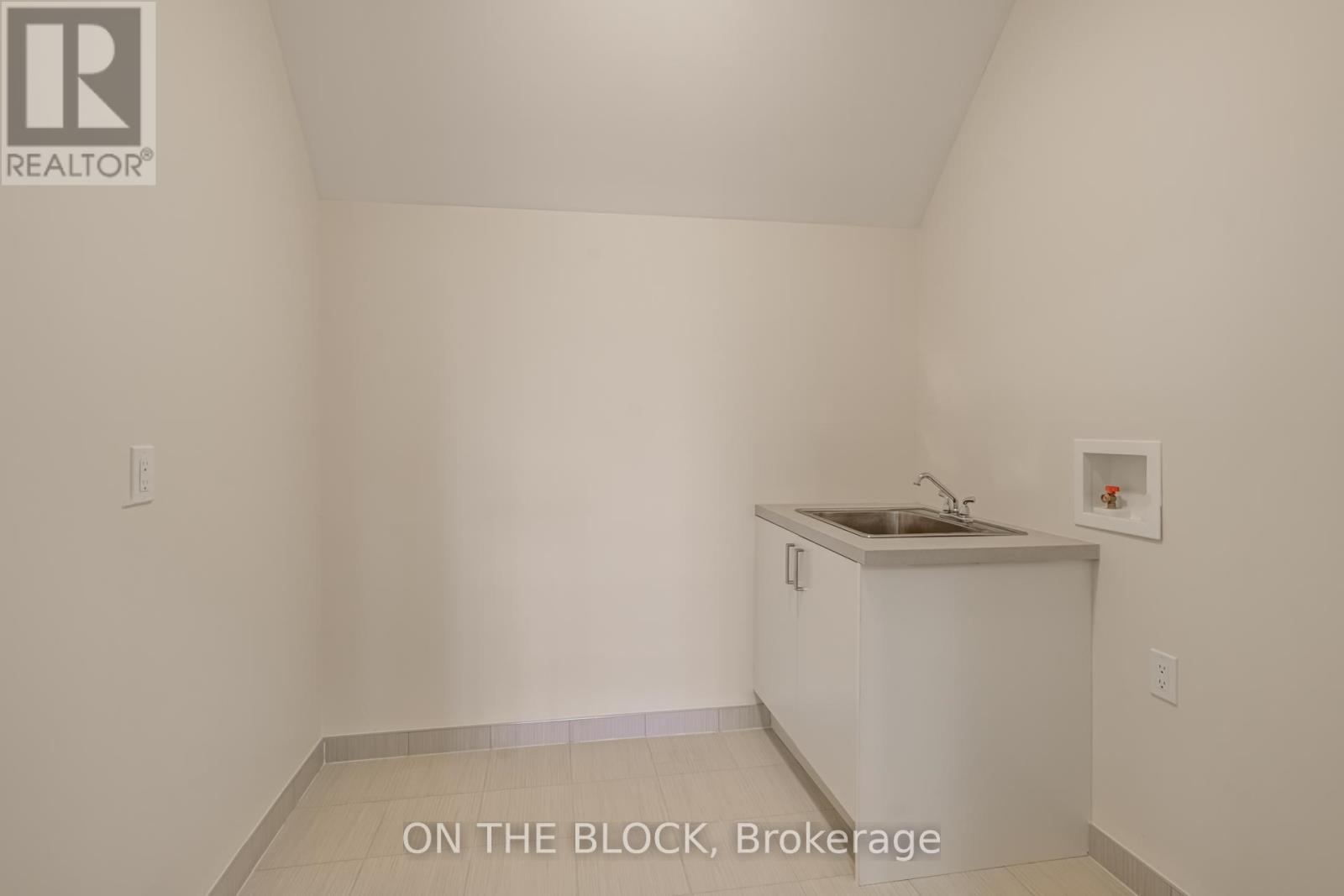 24 Whitewood Drive Property Photo 5