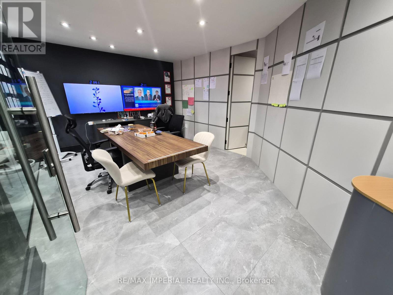 10376 Yonge Street Property Photo 3