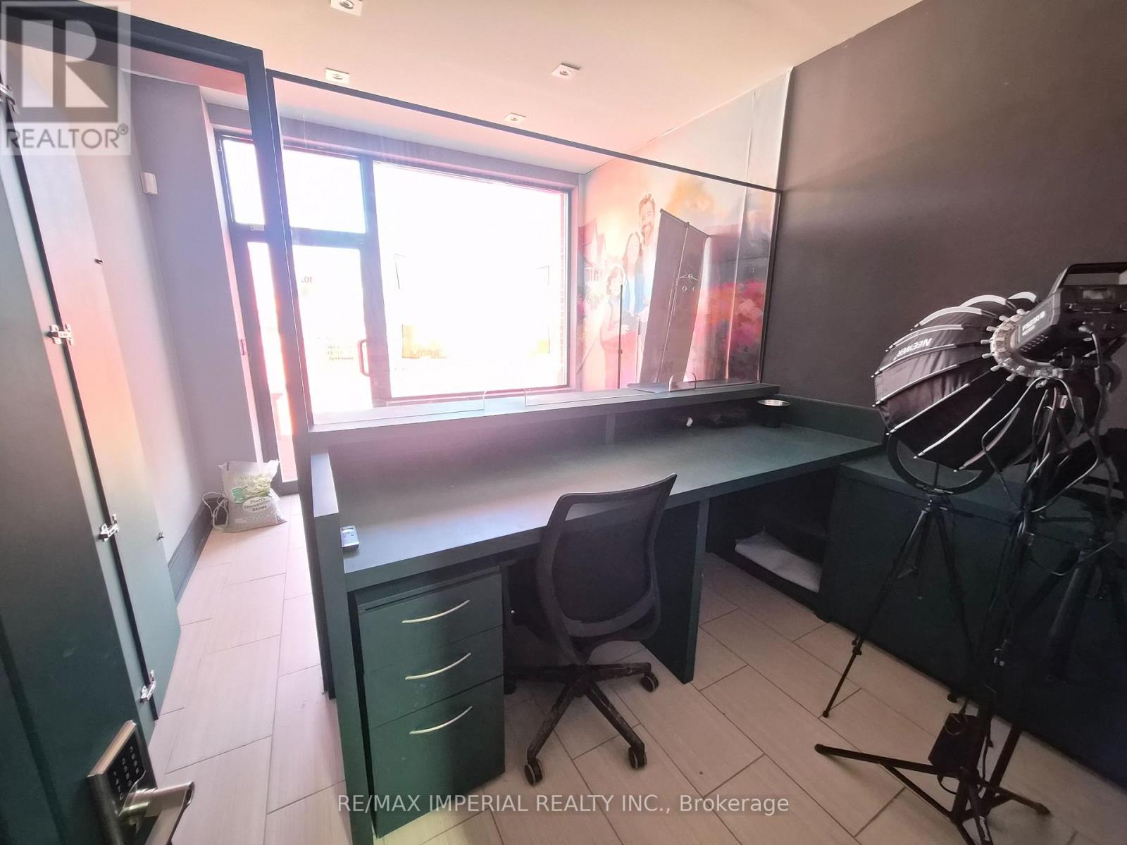 10376 Yonge Street Property Photo 4