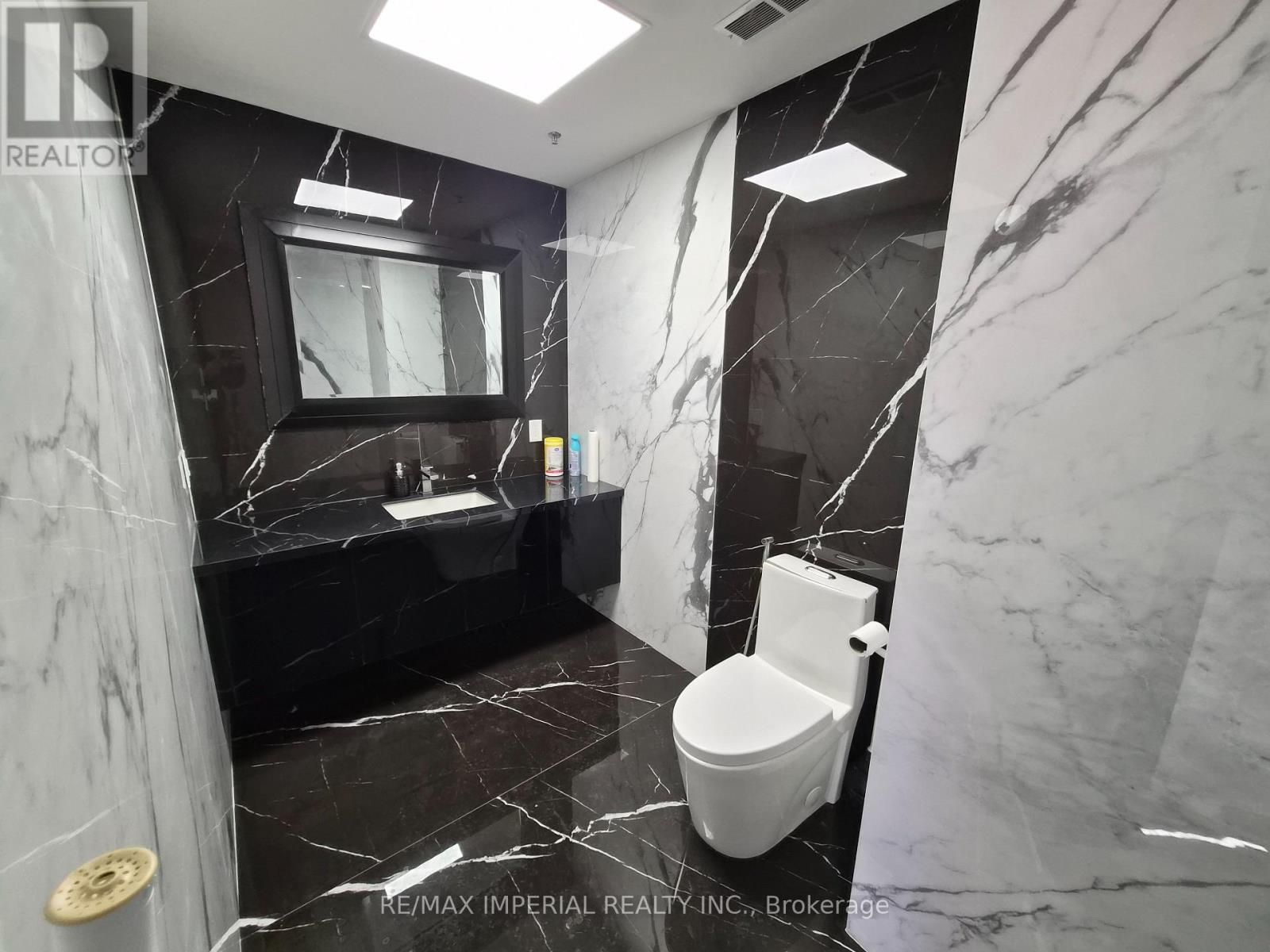 10376 Yonge Street Property Photo 5