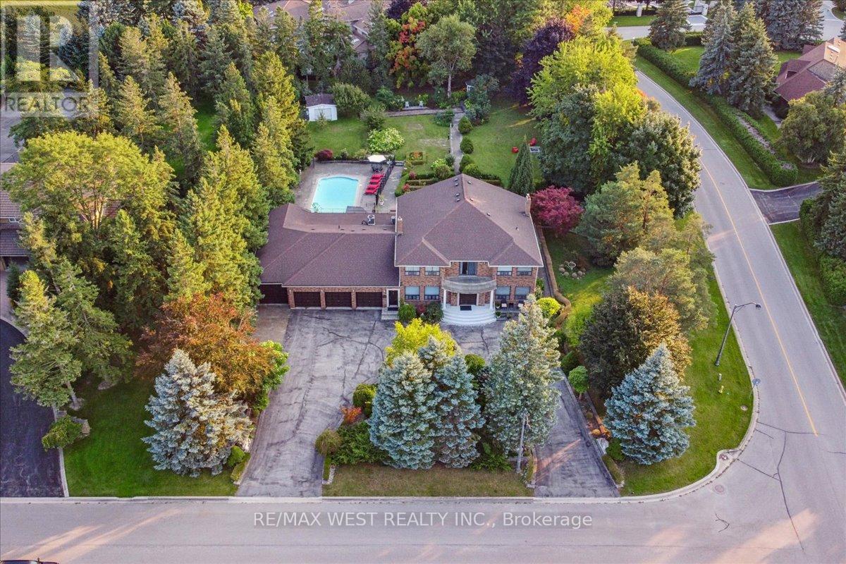 190 Sandys Drive Property Photo 1