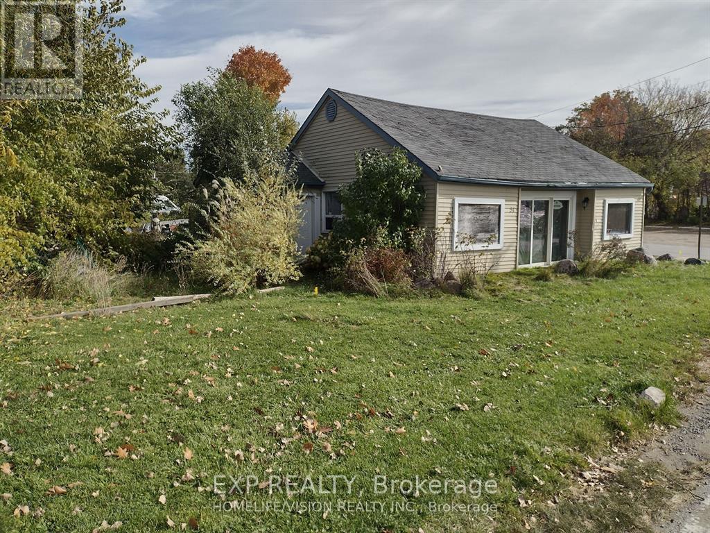 51 Lake Drive N Property Photo 1