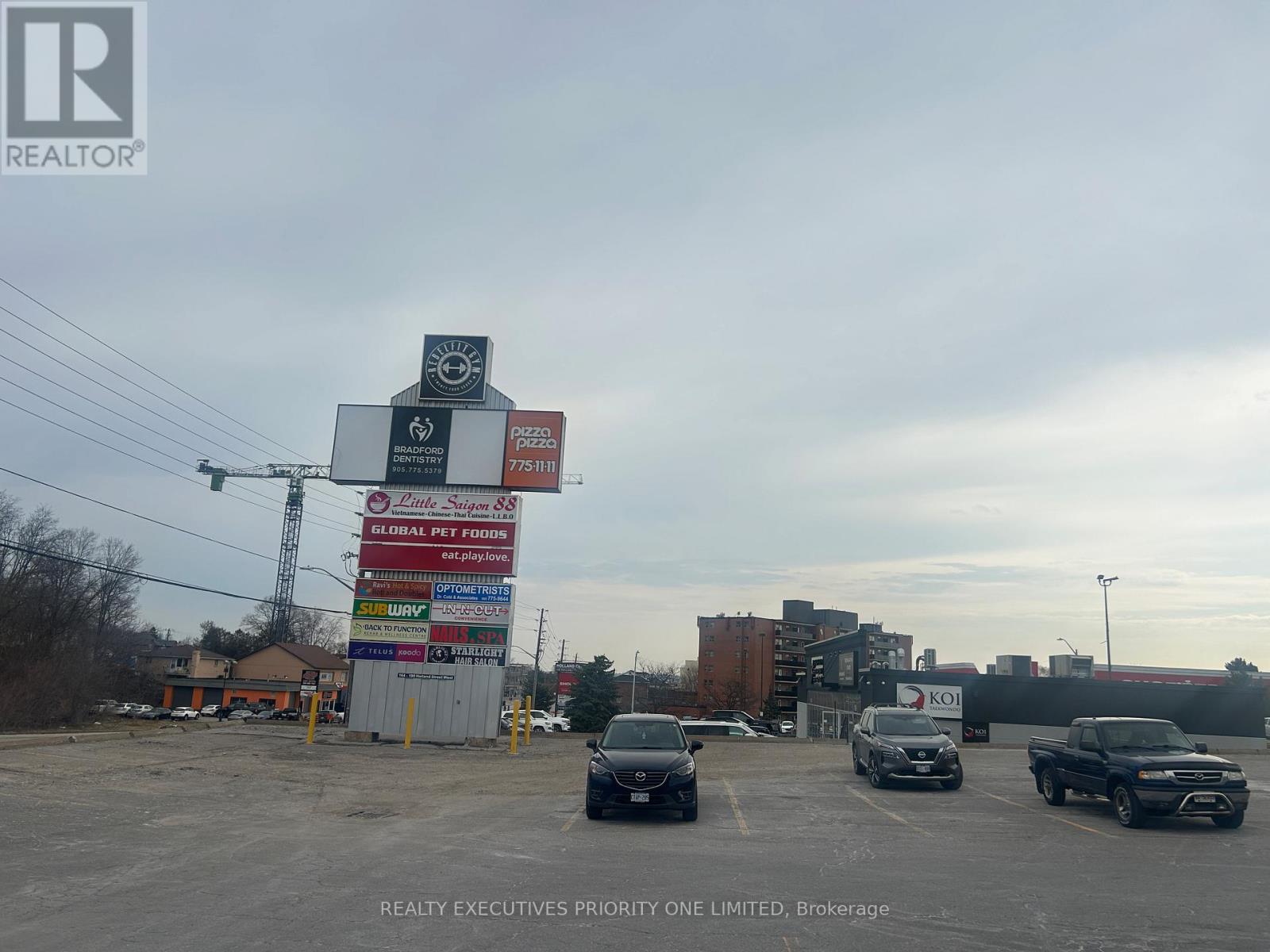 180 HOLLAND STREET W