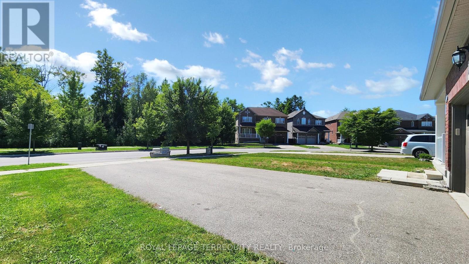 28 Richmond Park Drive Property Photo 4