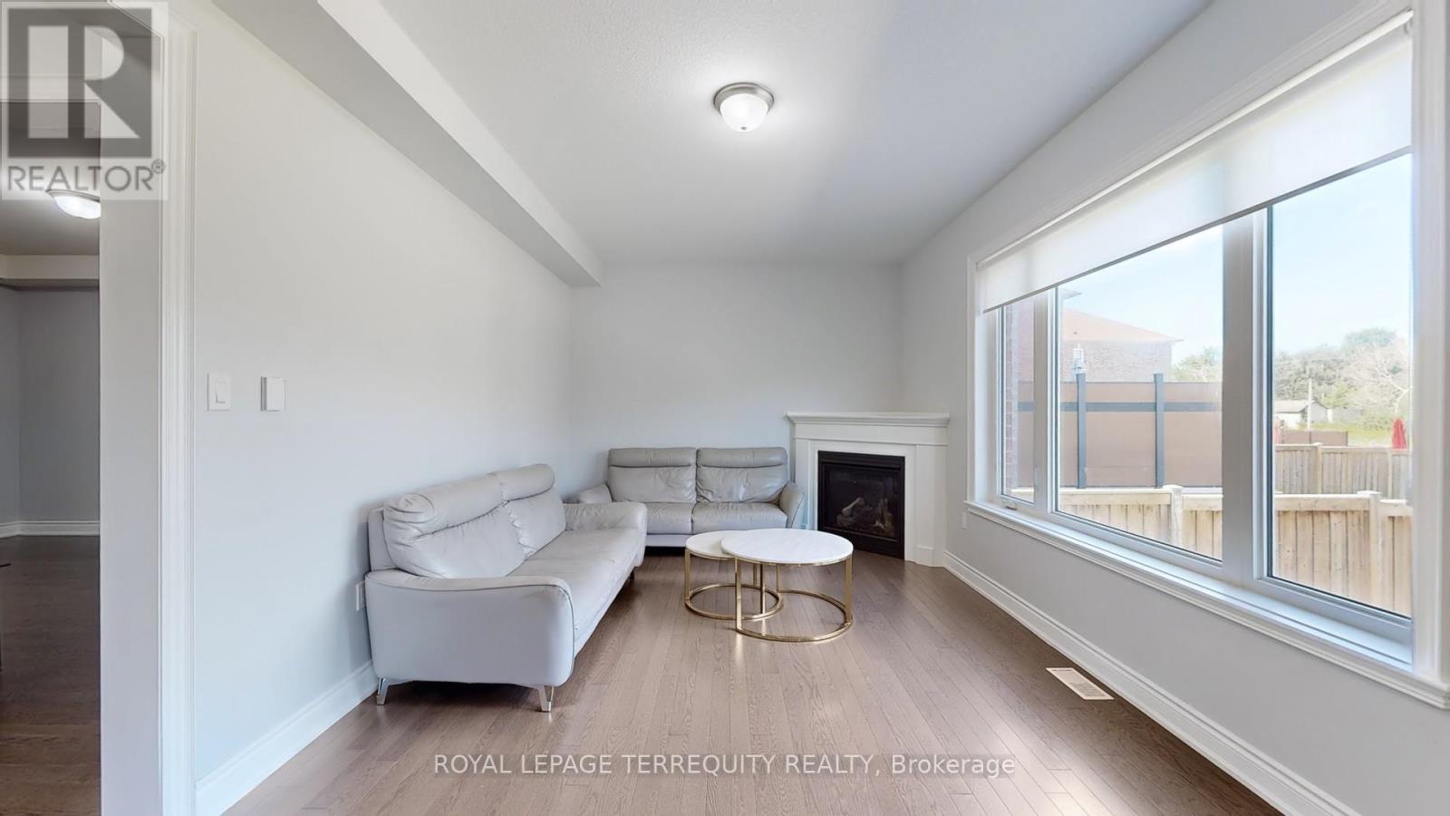 28 Richmond Park Drive Property Photo 7