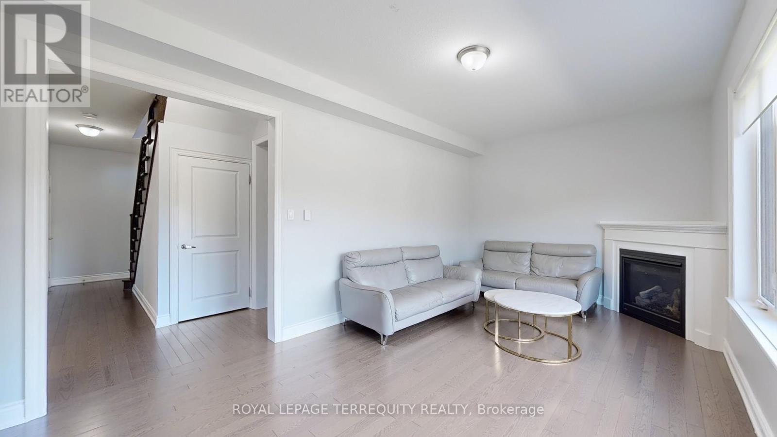 28 Richmond Park Drive Property Photo 9