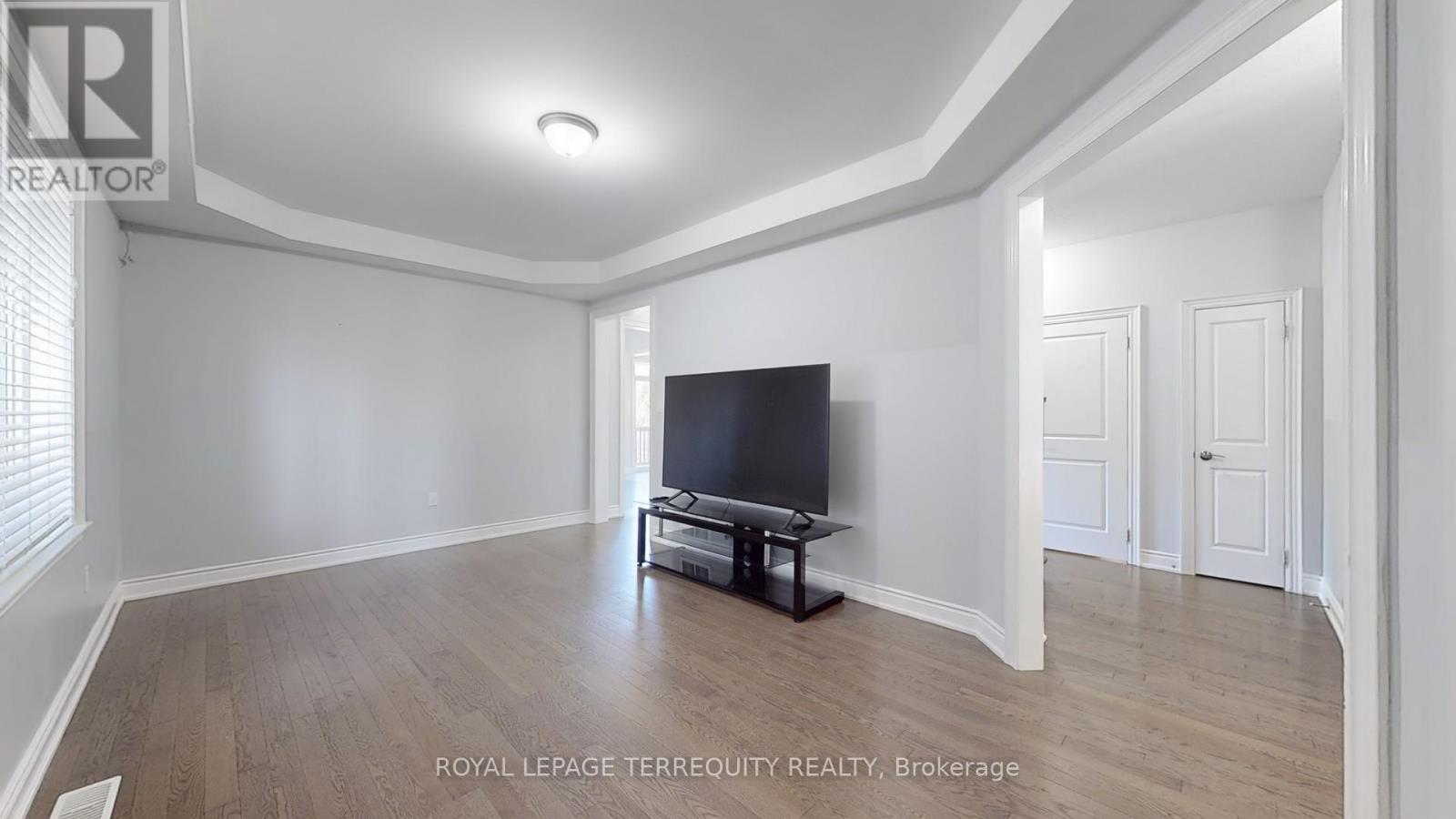 28 Richmond Park Drive Property Photo 12