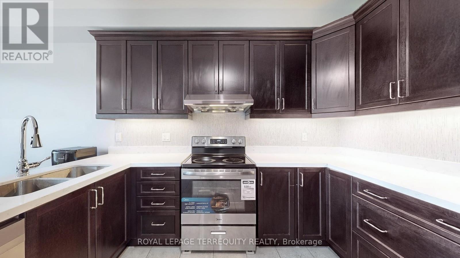 28 Richmond Park Drive Property Photo 13
