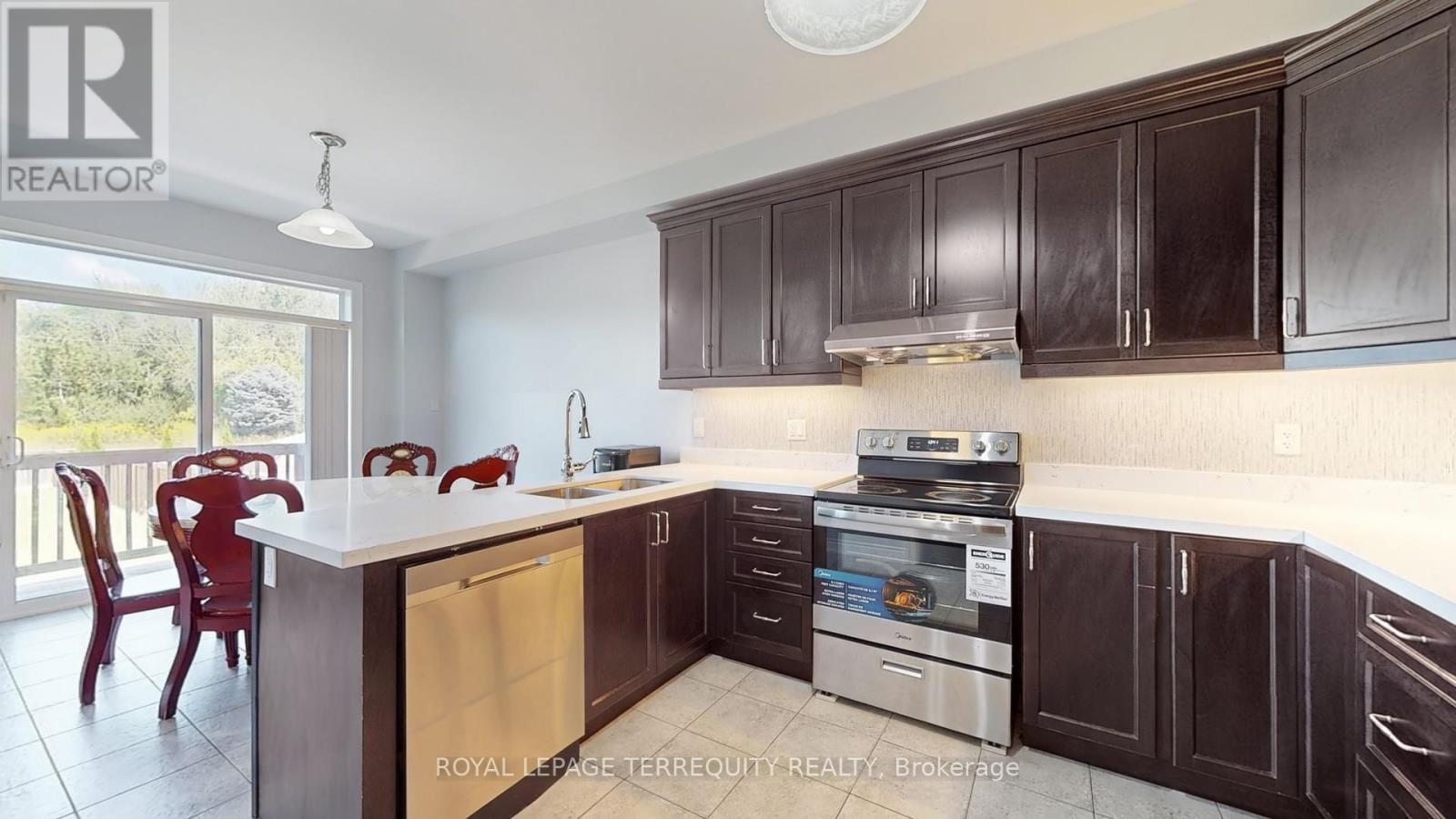 28 Richmond Park Drive Property Photo 14