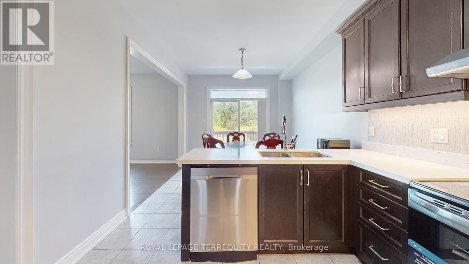 28 Richmond Park Drive Property Photo 16