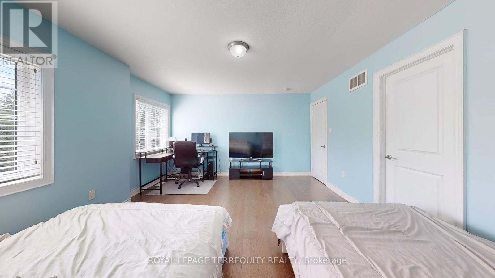 28 Richmond Park Drive Property Photo 41