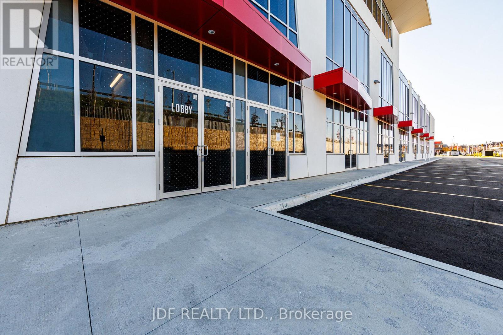 3 - 435 Cityview Boulevard Property Photo 7