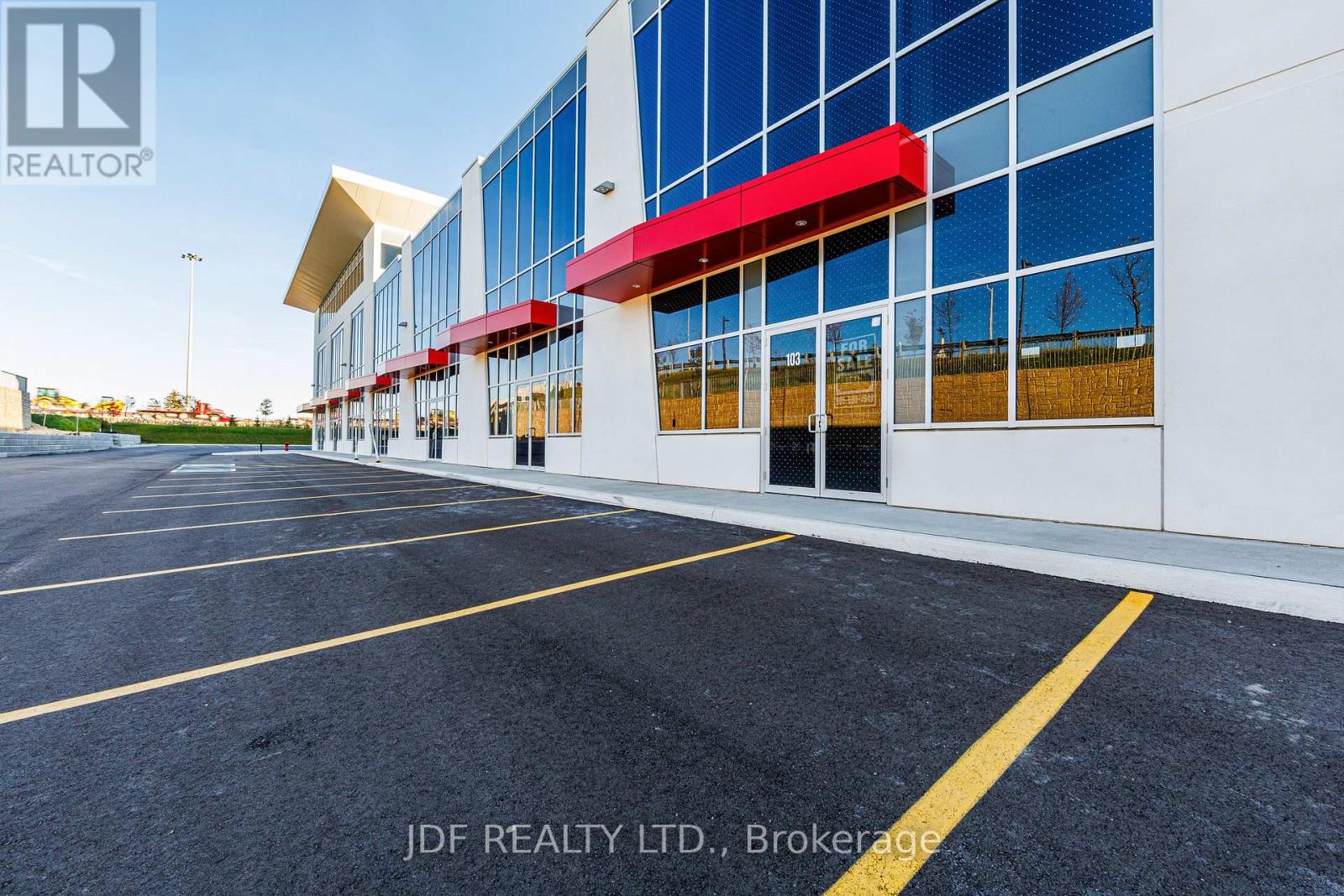 3 - 435 Cityview Boulevard Property Photo 8