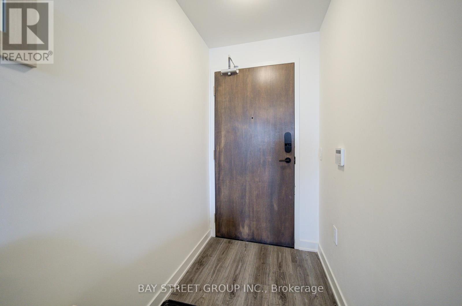 210 - 120 Eagle Rock Way Property Photo 6