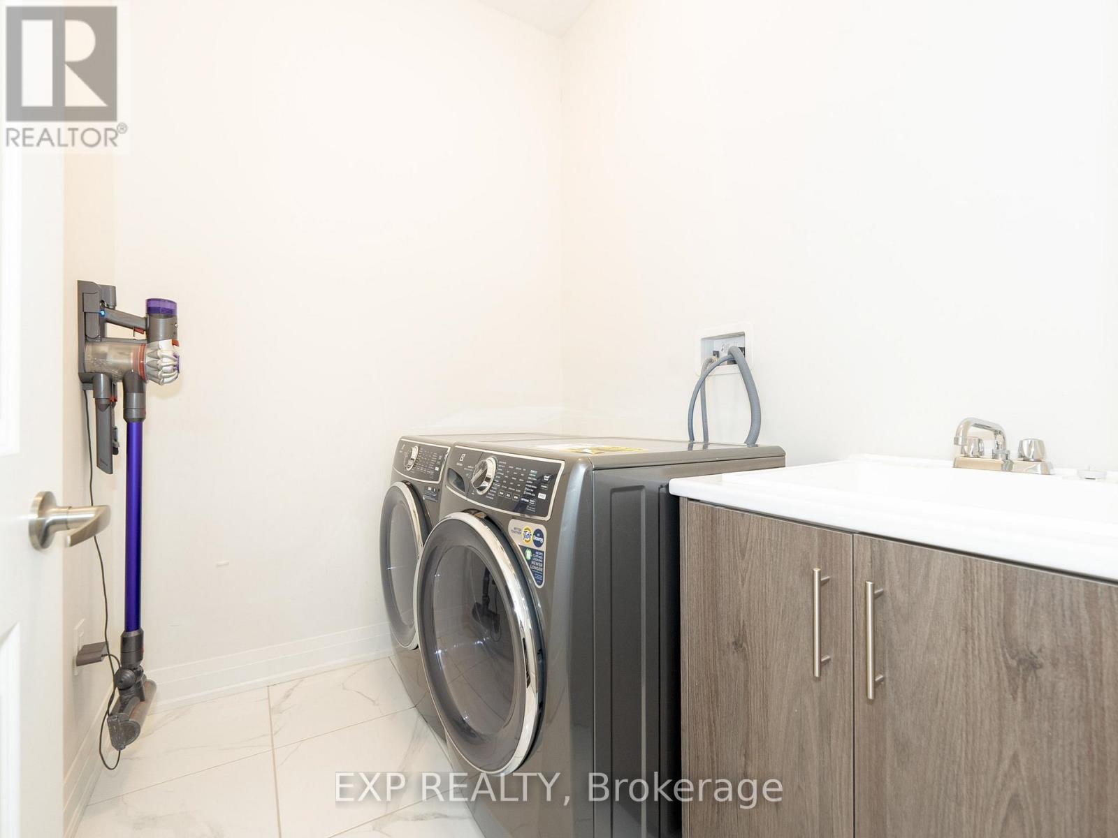 14 Longworth Avenue Property Photo 17