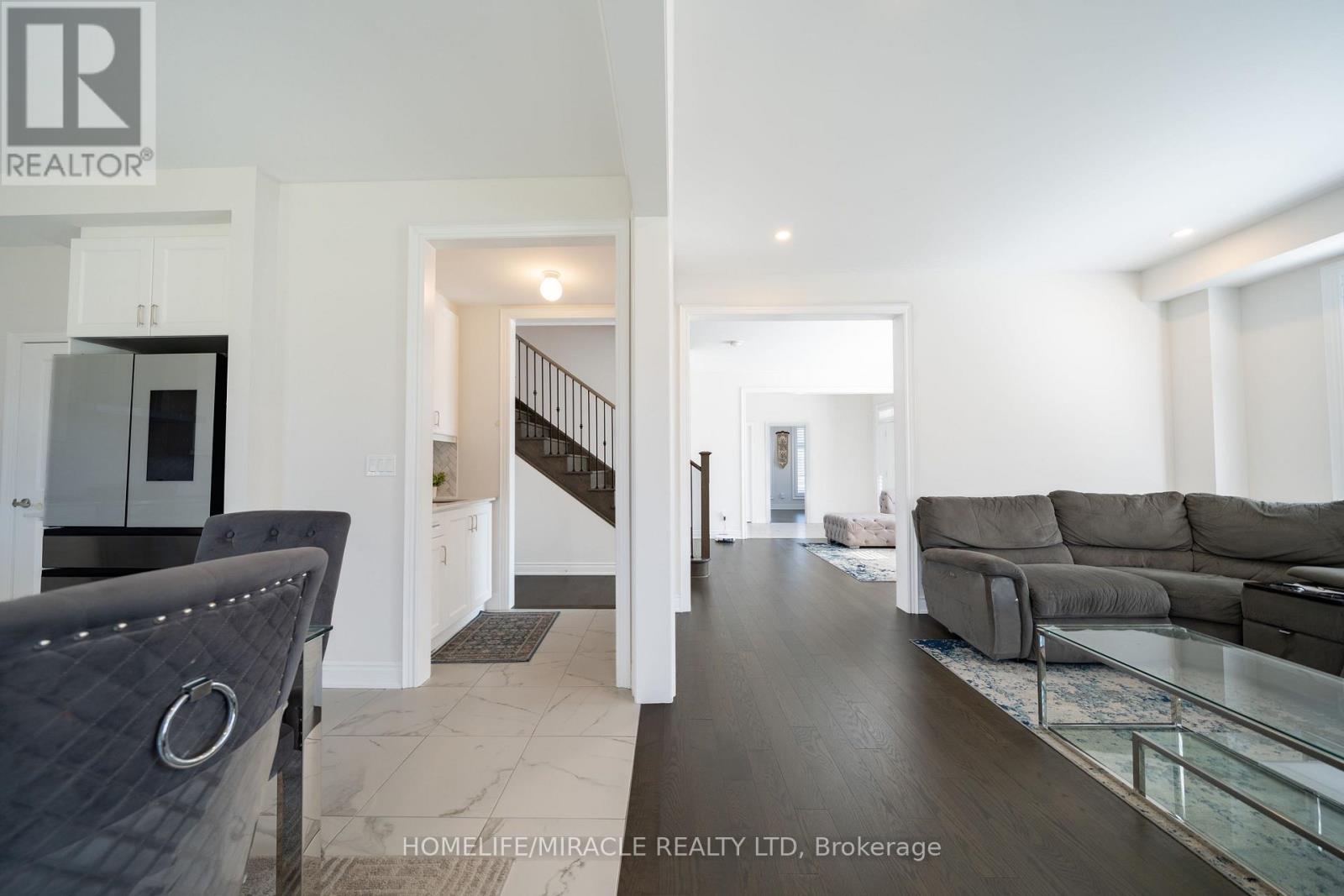 1 Ainslie Hill Crescent Property Photo 9