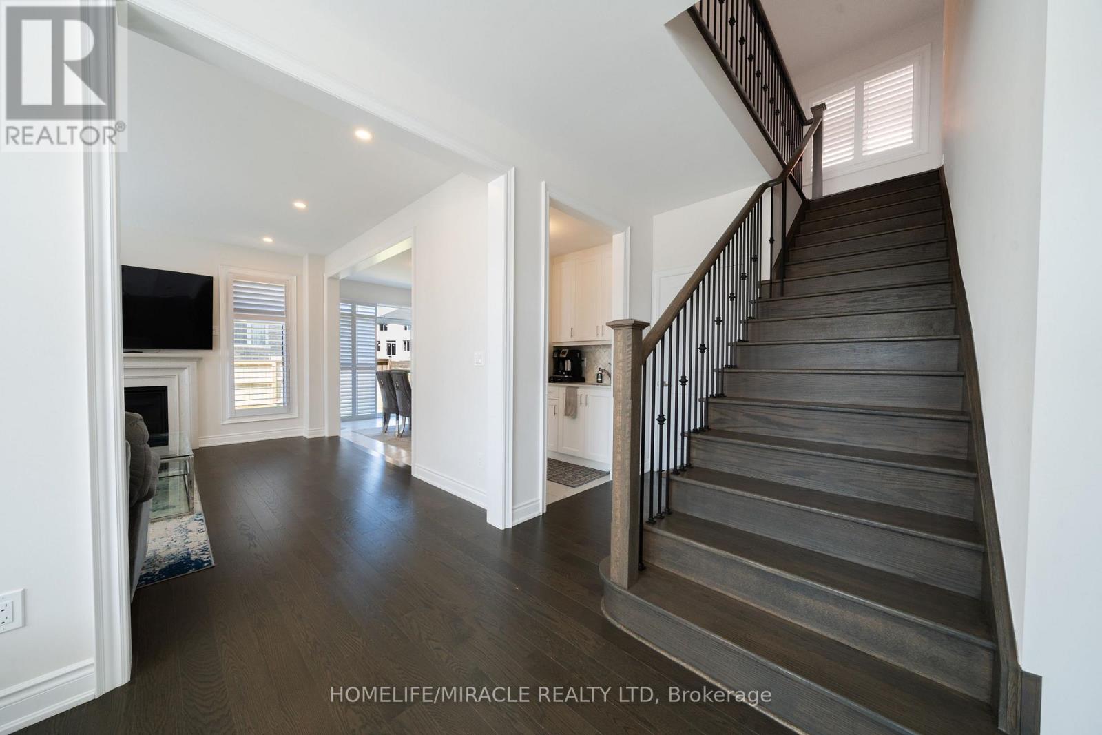 1 Ainslie Hill Crescent Property Photo 10