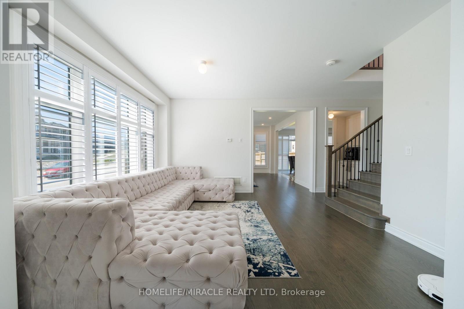1 Ainslie Hill Crescent Property Photo 12