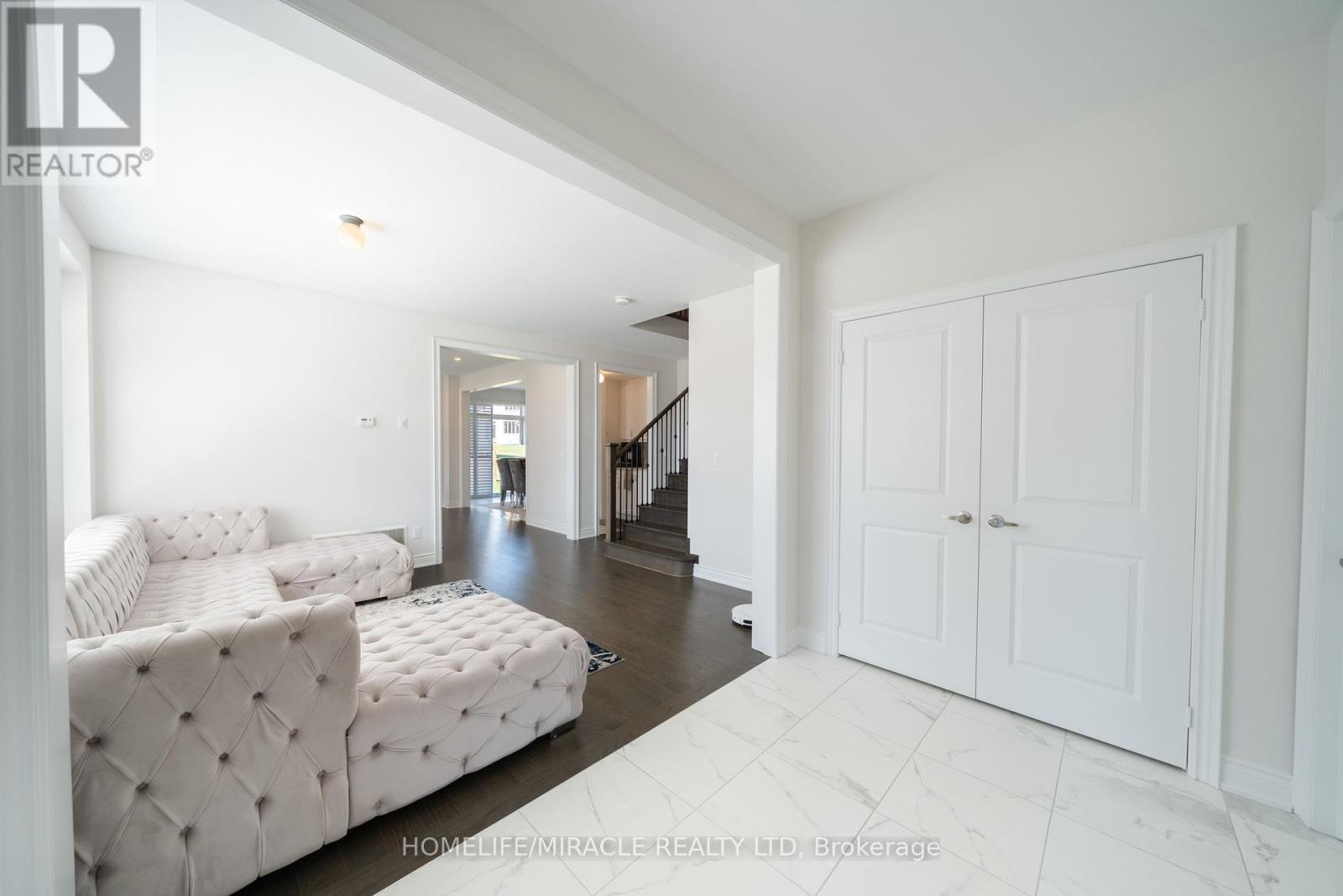1 Ainslie Hill Crescent Property Photo 13