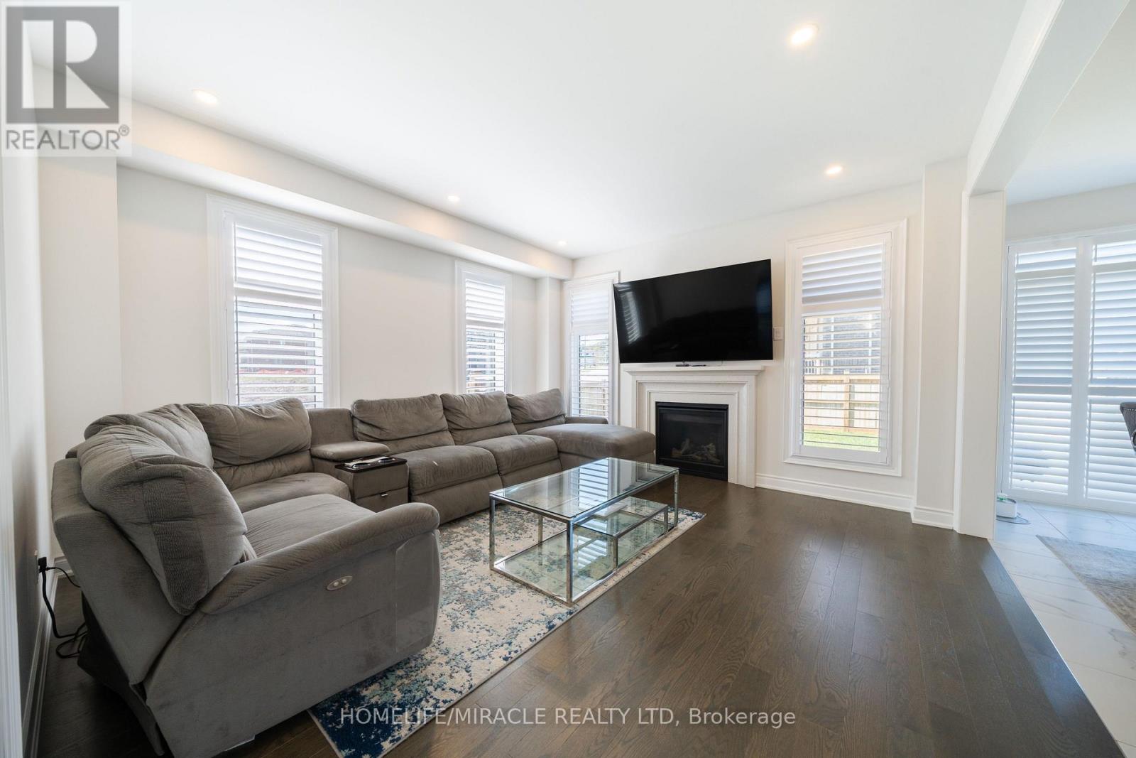 1 Ainslie Hill Crescent Property Photo 14