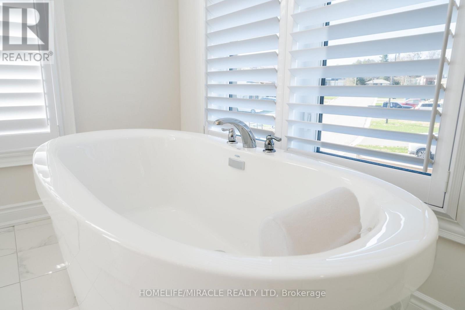 1 Ainslie Hill Crescent Property Photo 28