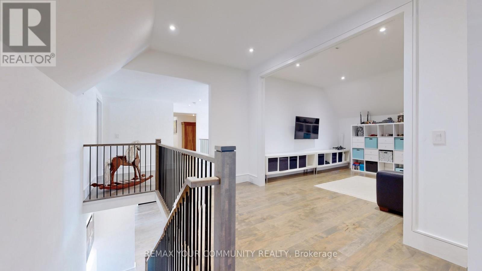 557 Aintree Drive Property Photo 26