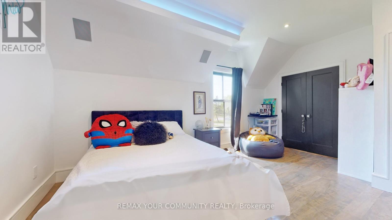 557 Aintree Drive Property Photo 32