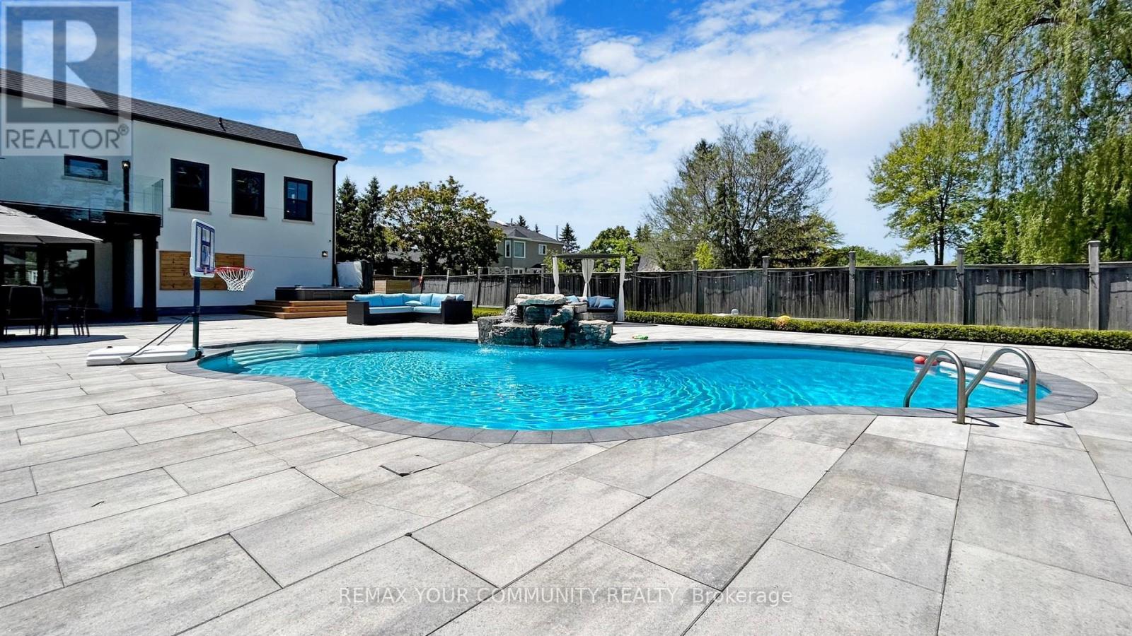 557 Aintree Drive Property Photo 49