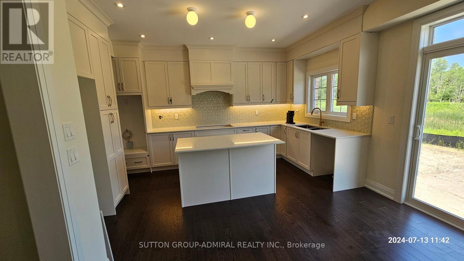 152 Hawkins Street Property Photo 4