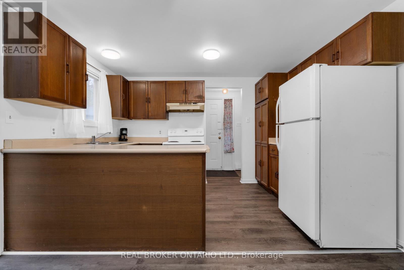 8 Maple Leaf Terrace Property Photo 6