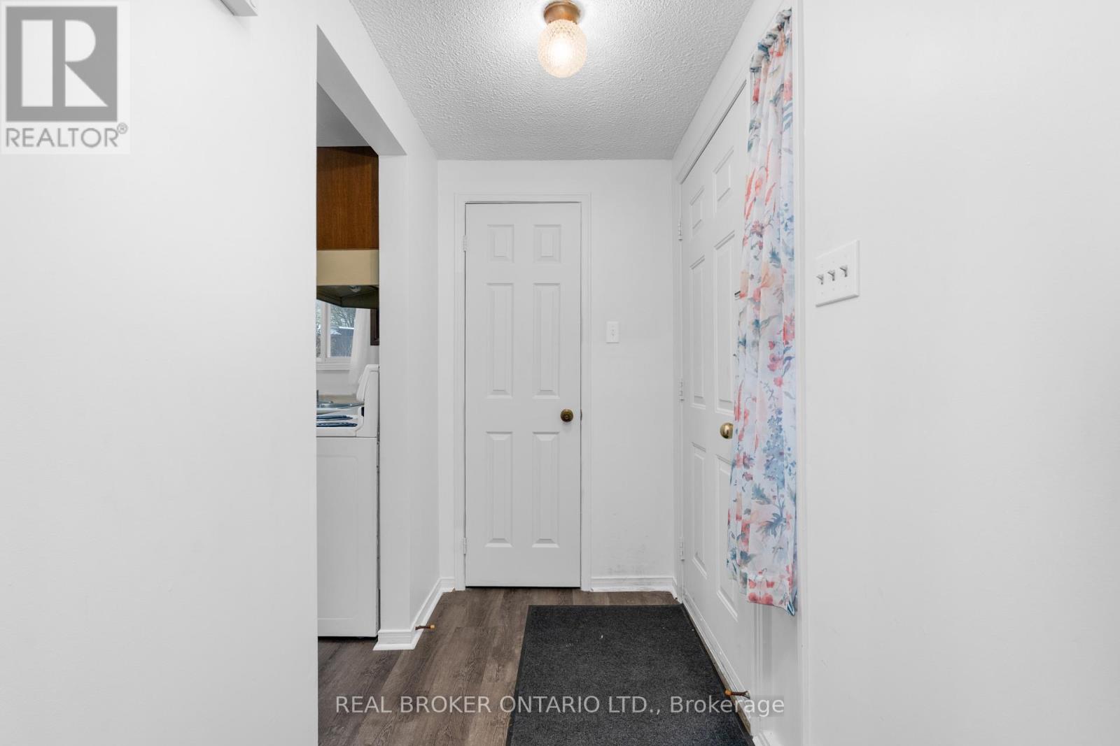 8 Maple Leaf Terrace Property Photo 7