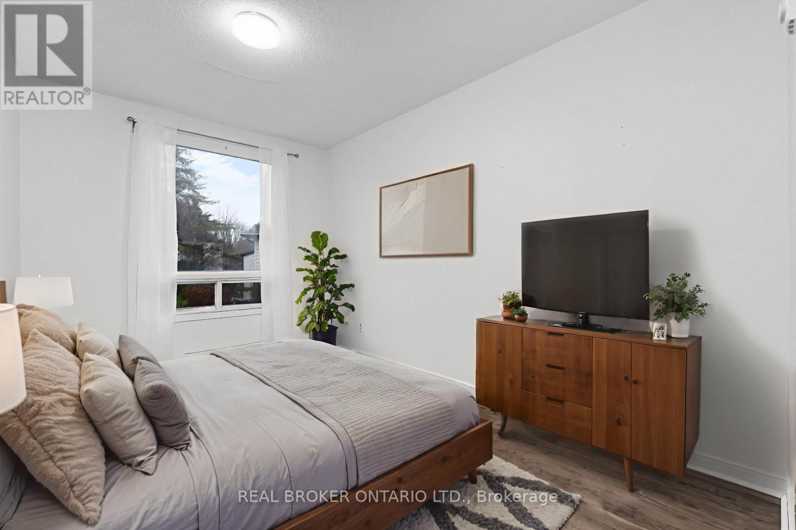 8 Maple Leaf Terrace Property Photo 9