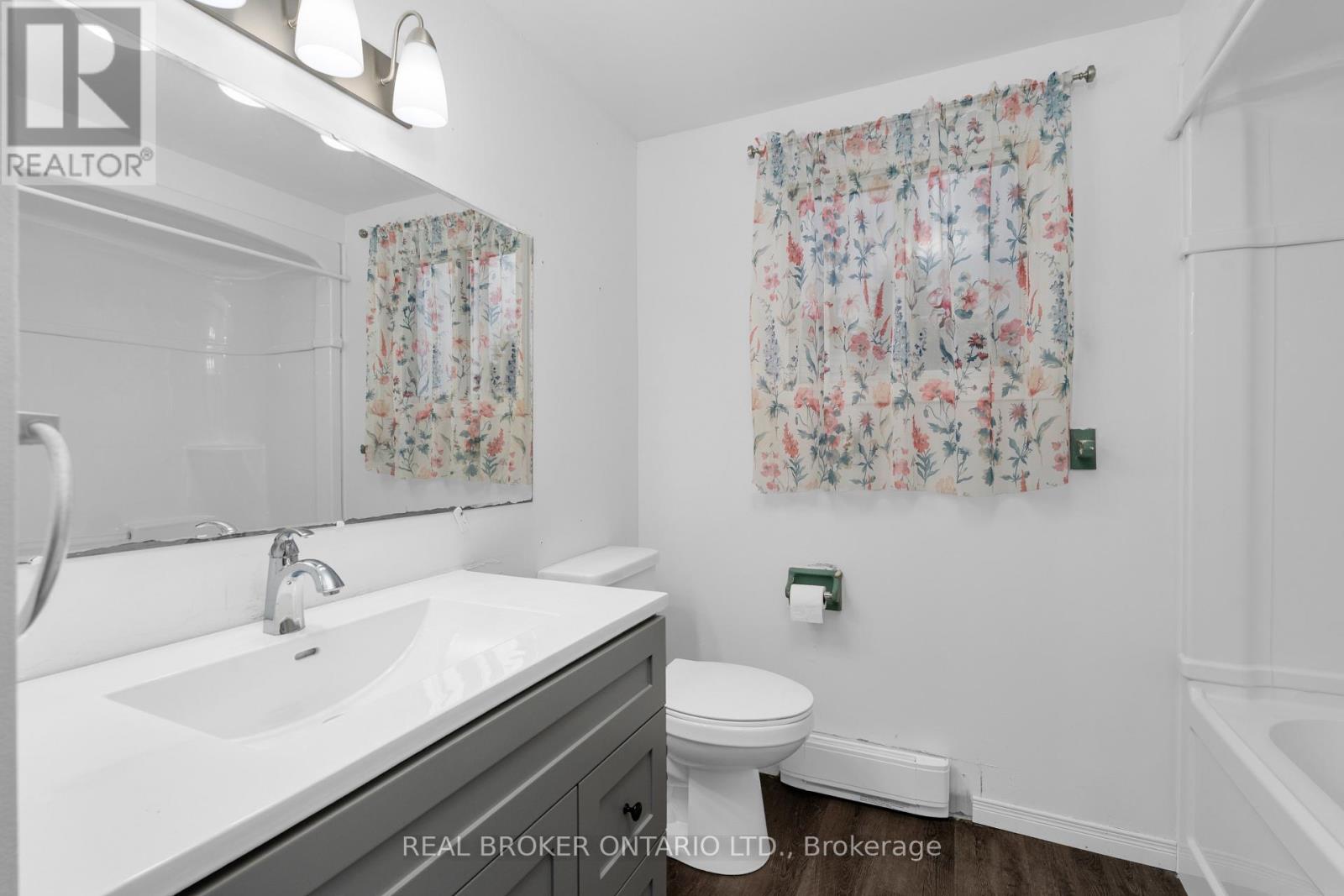 8 Maple Leaf Terrace Property Photo 10