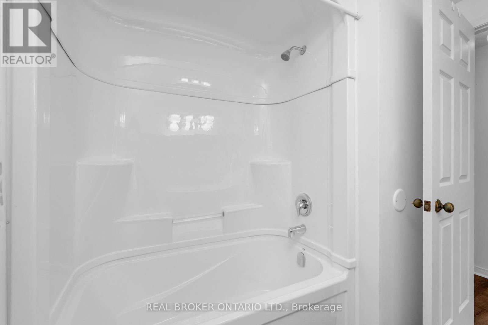 8 Maple Leaf Terrace Property Photo 11