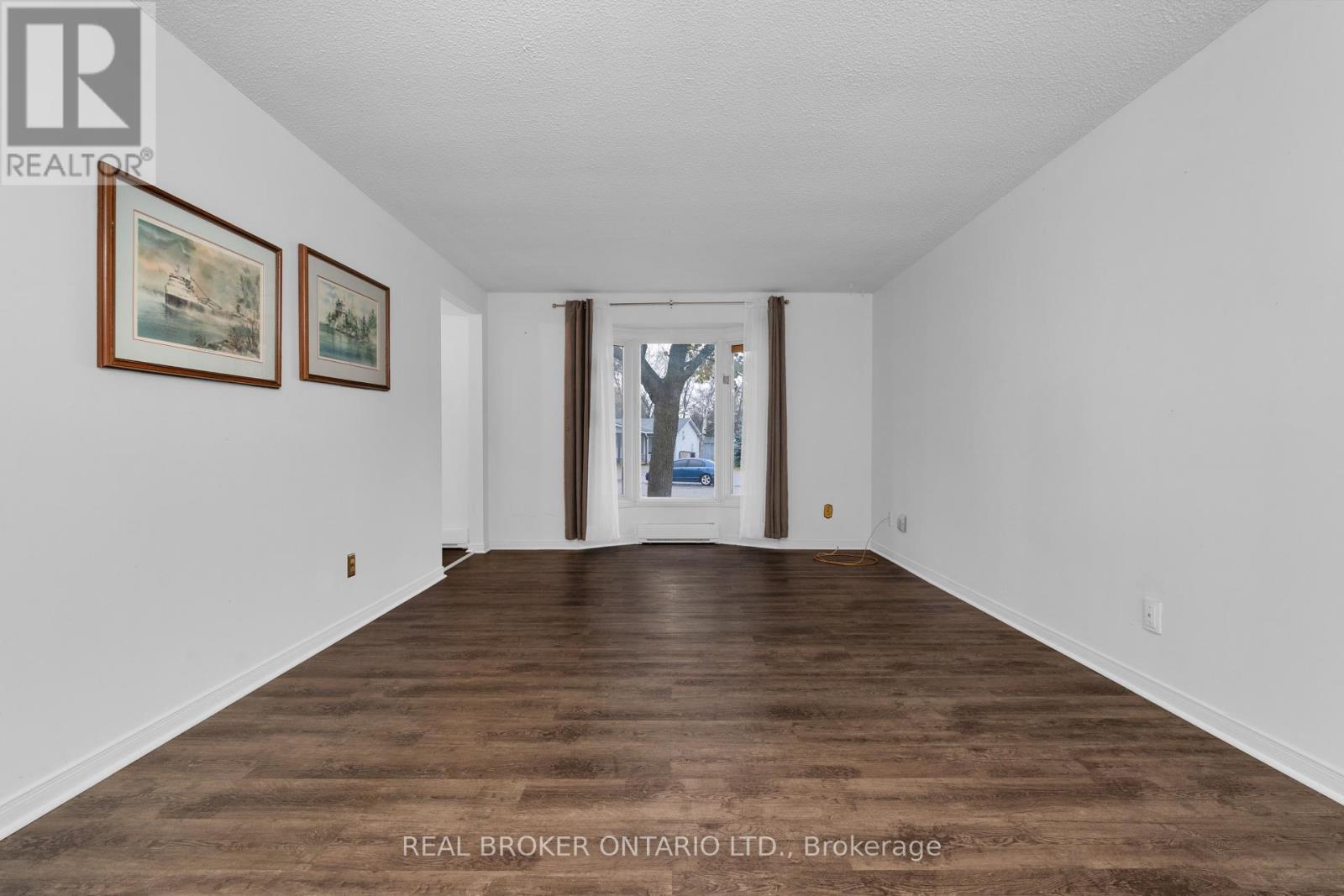 8 Maple Leaf Terrace Property Photo 21