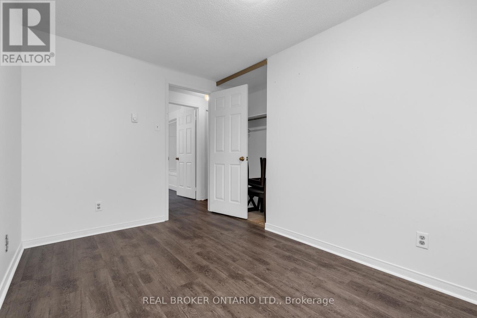 8 Maple Leaf Terrace Property Photo 23