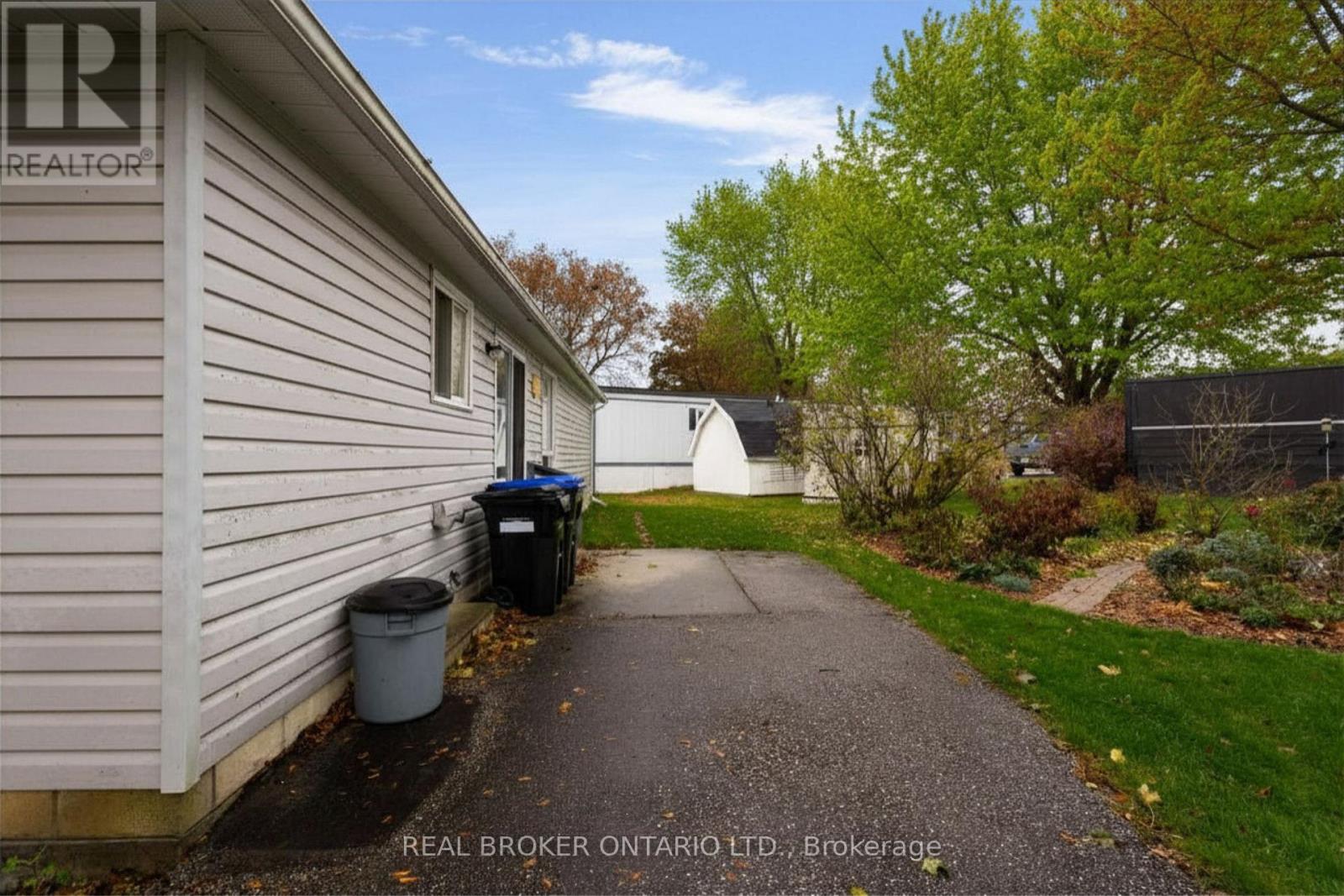 8 Maple Leaf Terrace Property Photo 25