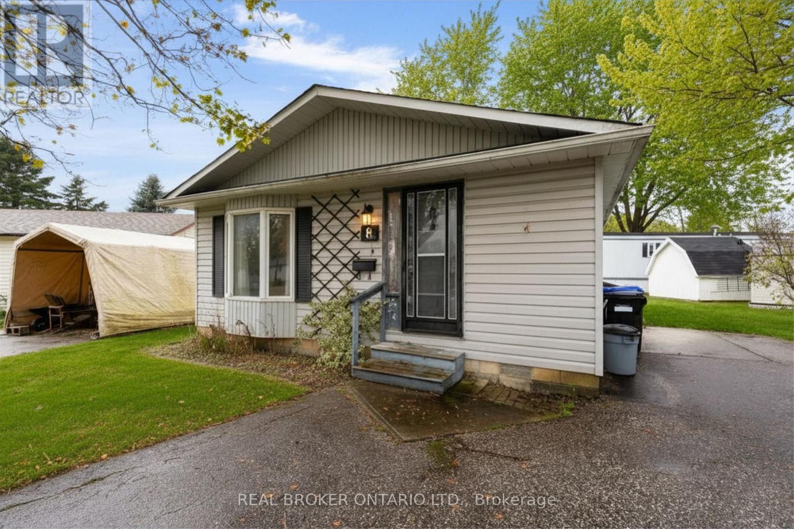 8 Maple Leaf Terrace Property Photo 30