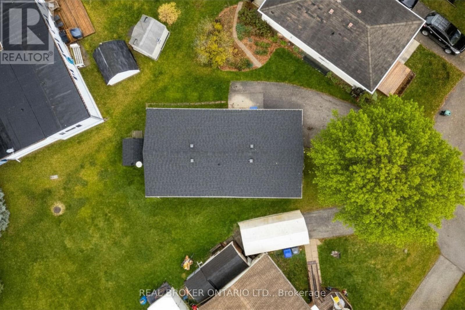 8 Maple Leaf Terrace Property Photo 35