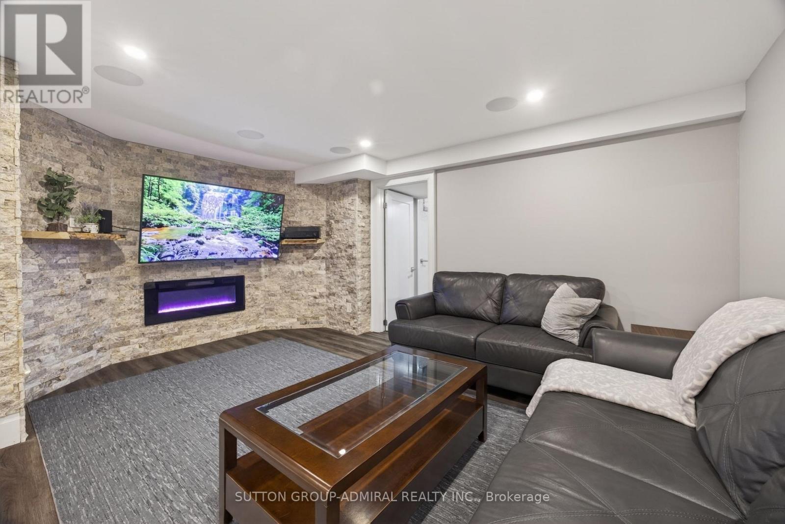 517 Aintree Drive Property Photo 33